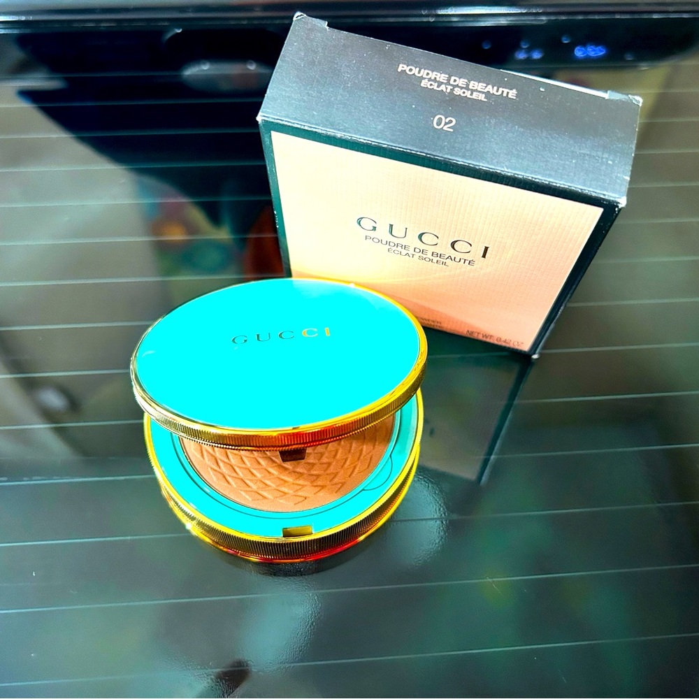 Gucci Bronzer shade 02.